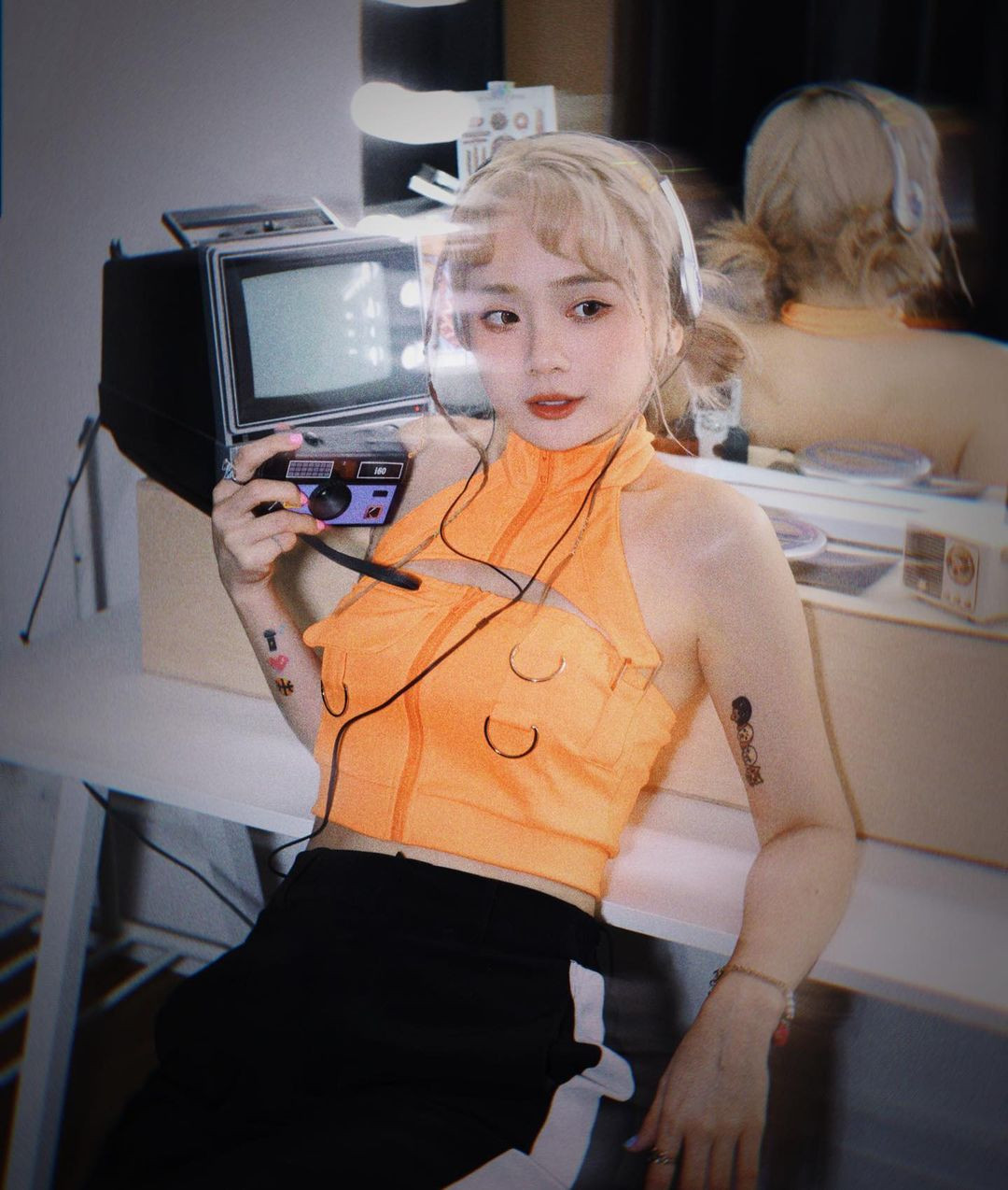 Jumi chú trọng đến các bài tập siết cơ, làm eo thon gọn khác như: squat, plank,...