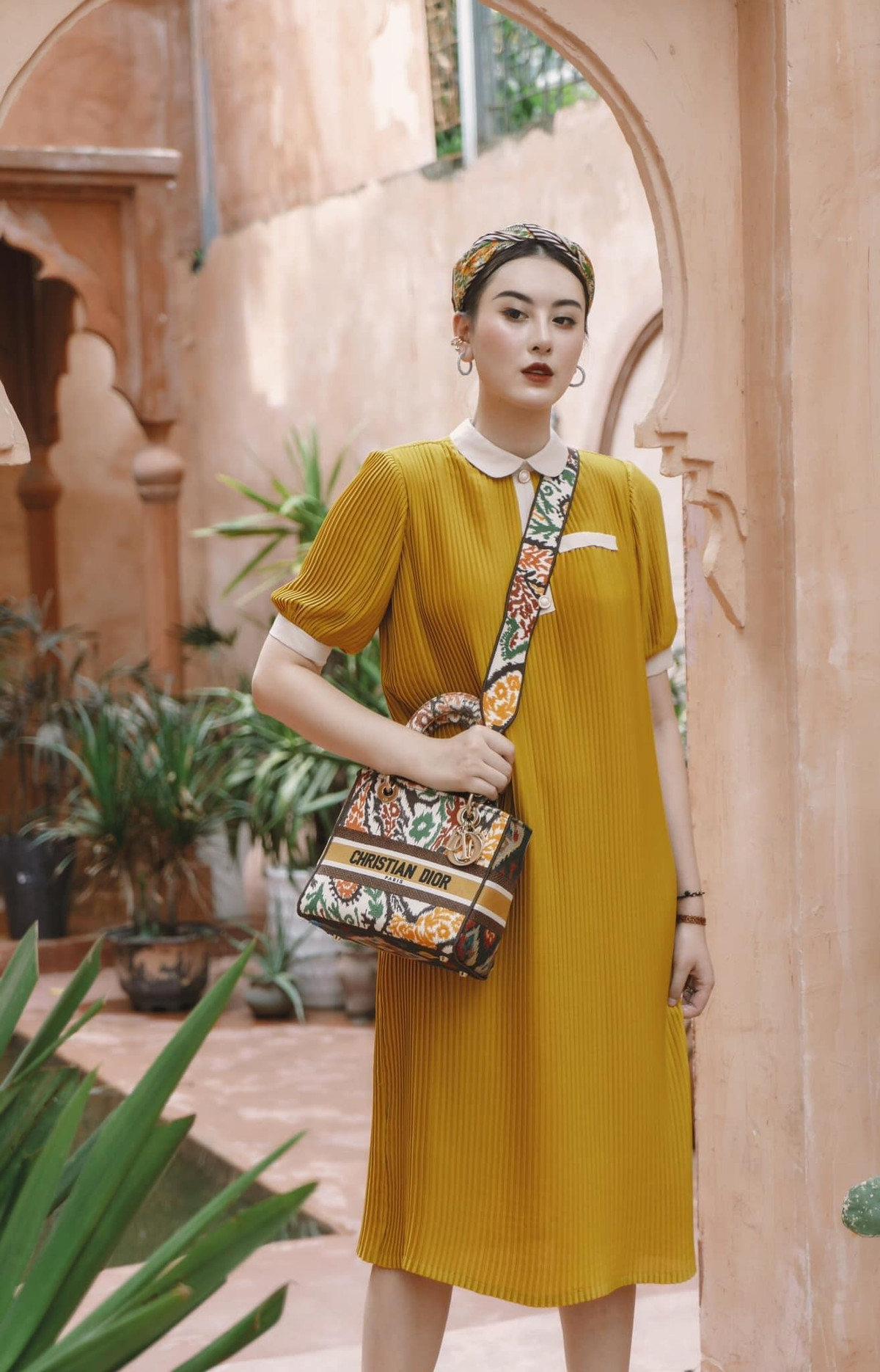 Hà Lade tiết lộ cô đã chi tới 8.000 USD (tương đương 184 triệu đồng) cho việc hạ gò má và cấy mỡ mặt.