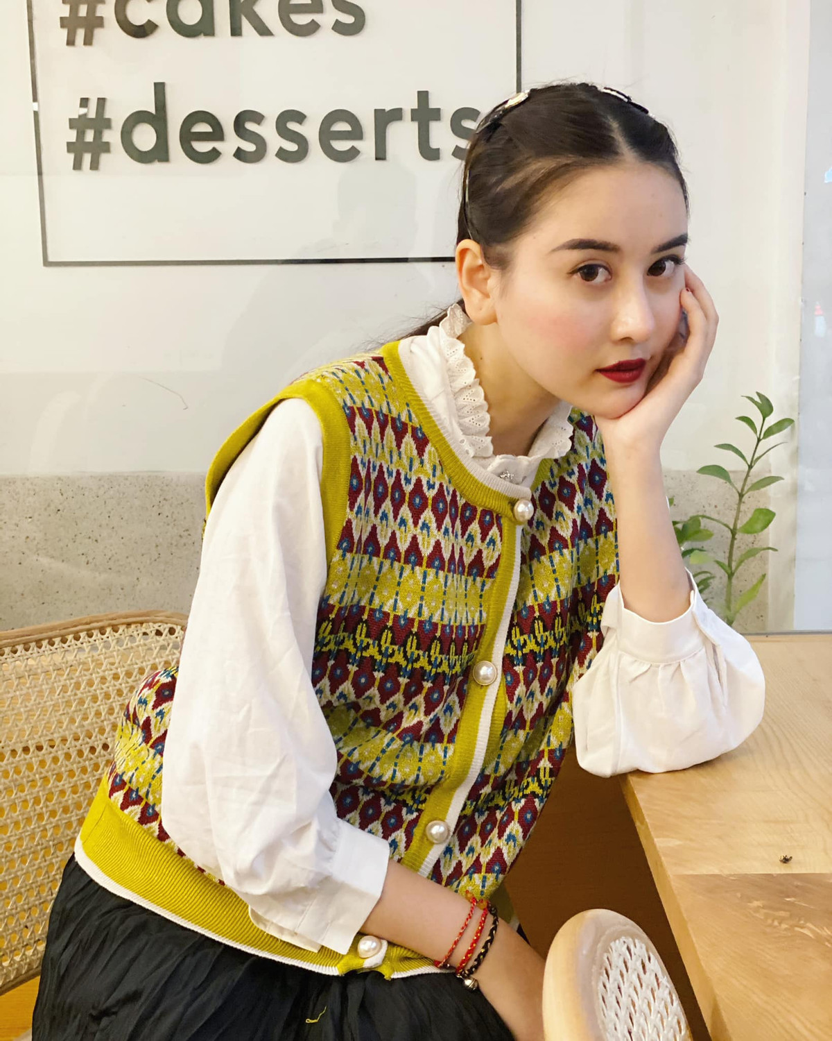 Xuất thân là hot girl nhưng lại không theo đuổi nghệ thuật mà lui về kinh doanh, Hà Lade có lẽ đã tìm được hướng đi phù hợp cho chính mình cũng như hạnh phúc thực sự.