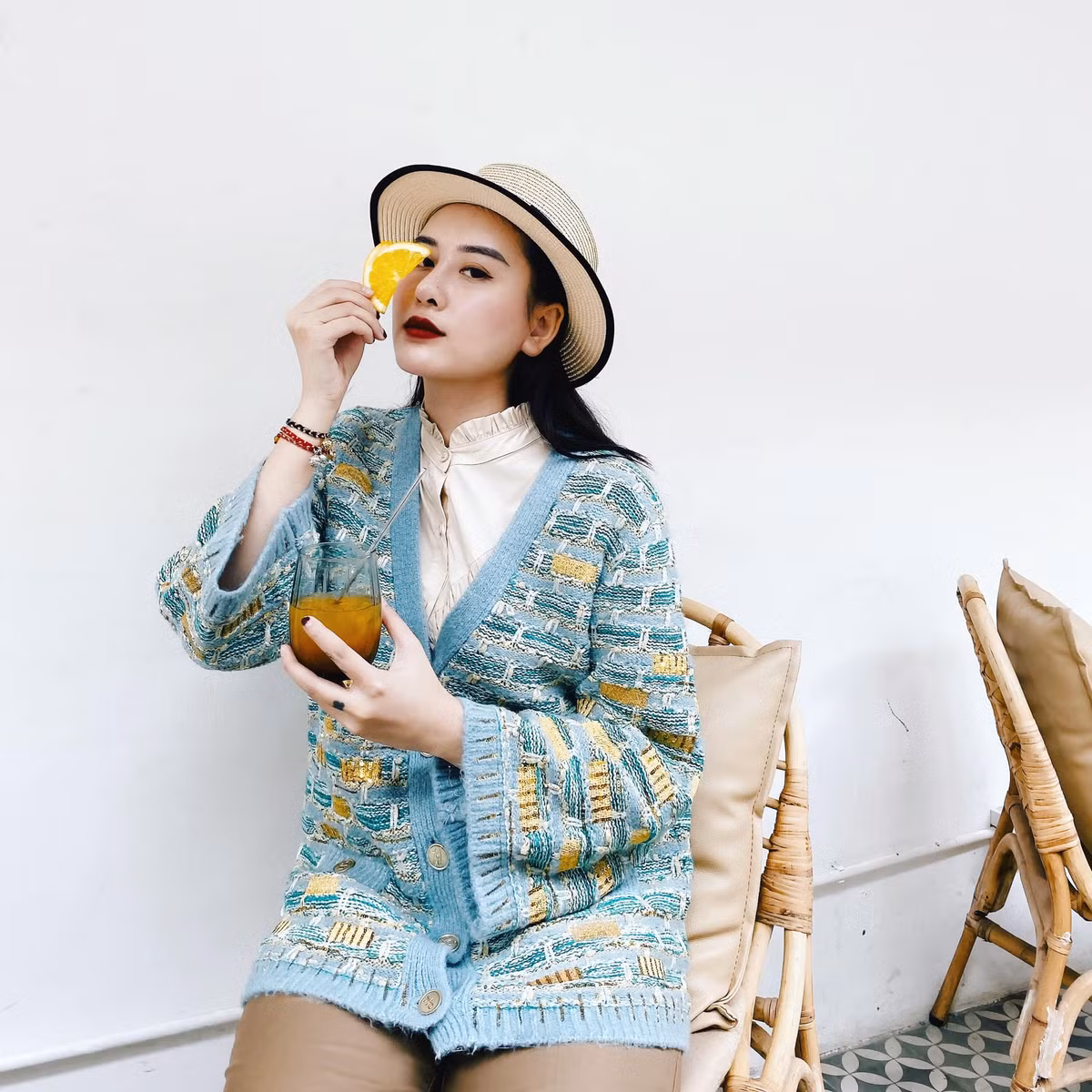 Hà Lade cũng dành thời gian cho bản thân, cô thường xuyên khoe ảnh check-in sang chảnh cũng như đi du lịch nhiều hơn.