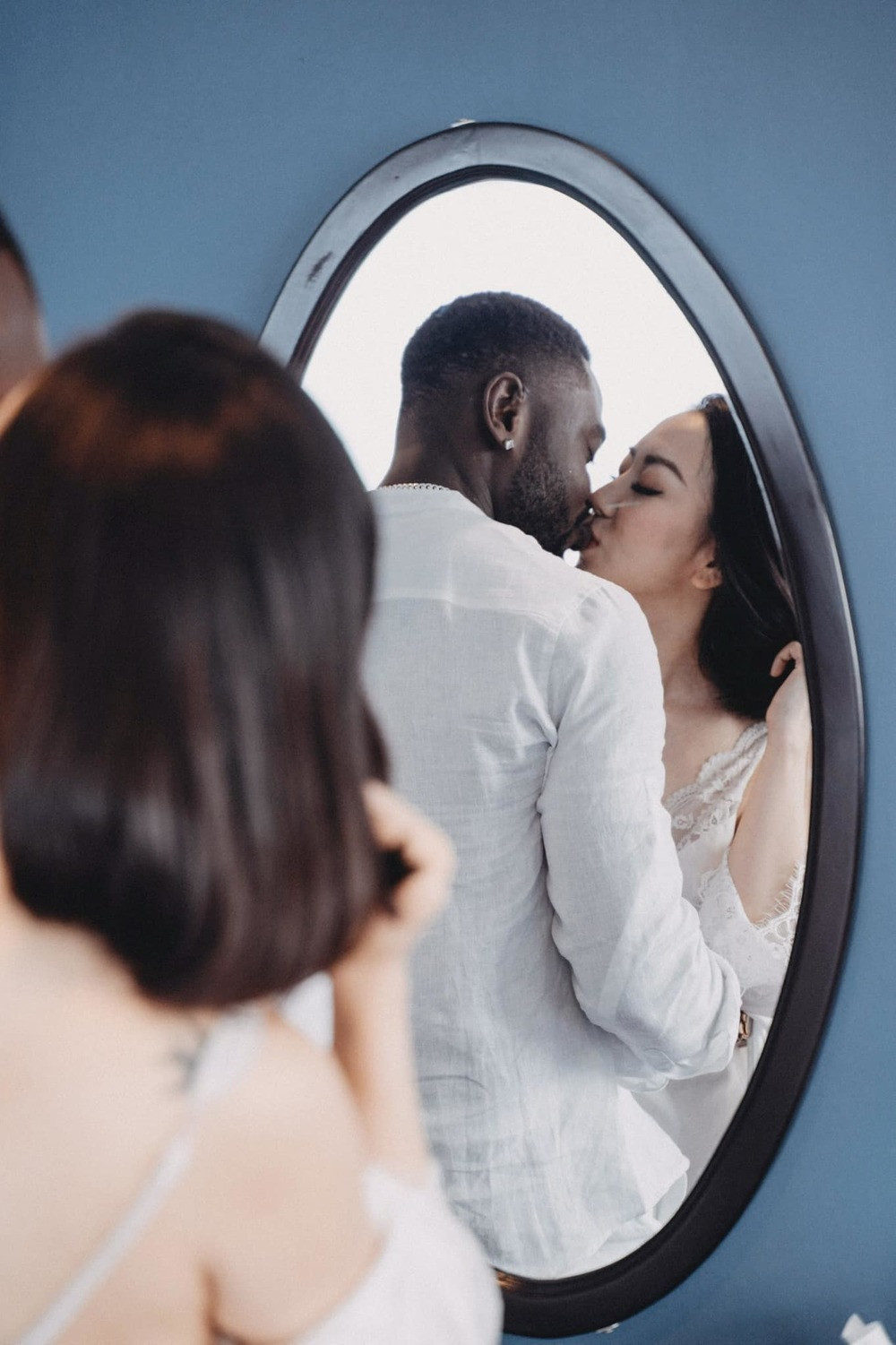 Mới đây, chia sẻ với báo chí, chị Phương cho biết, chị gặp anh Cee Jay lần đầu tiên khi đang cùng bạn đi dạo ở Hồ Gươm. Khi ấy chị mới trải qua một cuộc tình đổ vỡ nên không có ý định hẹn hò thêm với bất kỳ ai. Tuy nhiên, cuộc gặp gỡ định mệnh đã khiến chị thay đổi suy nghĩ.