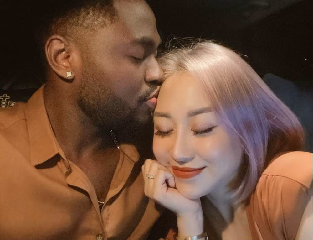 Sau khi đến Việt Nam, Cee Jay gặp gỡ và kết duyên với tiểu thư Hà thành xinh đẹp, gợi cảm có tên Lê Thu Phương.