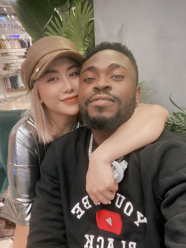 Về phía Cee Jay, anh cho biết lý do ban đầu bản thân muốn theo đuổi chị Phương là vì anh khó chịu khi biết số tiền anh kiếm được trong một tháng chỉ bằng số tiền chị tiêu trong một ngày. Nhưng anh không thể ngờ được rằng, sự tài giỏi, chăm chỉ của bản thân khi đó lại khiến cho nàng tiểu thư trước mặt bị thu hút.