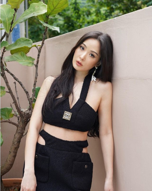 Cha Aimee là tỷ phú Sun Tao - cựu Chủ tịch Tập đoàn viễn thông Pacific Electric Wire &amp; Cable. Mẹ là tỷ phú He Nianci - phó Chủ tịch Tập đoàn Yuanta Securities.