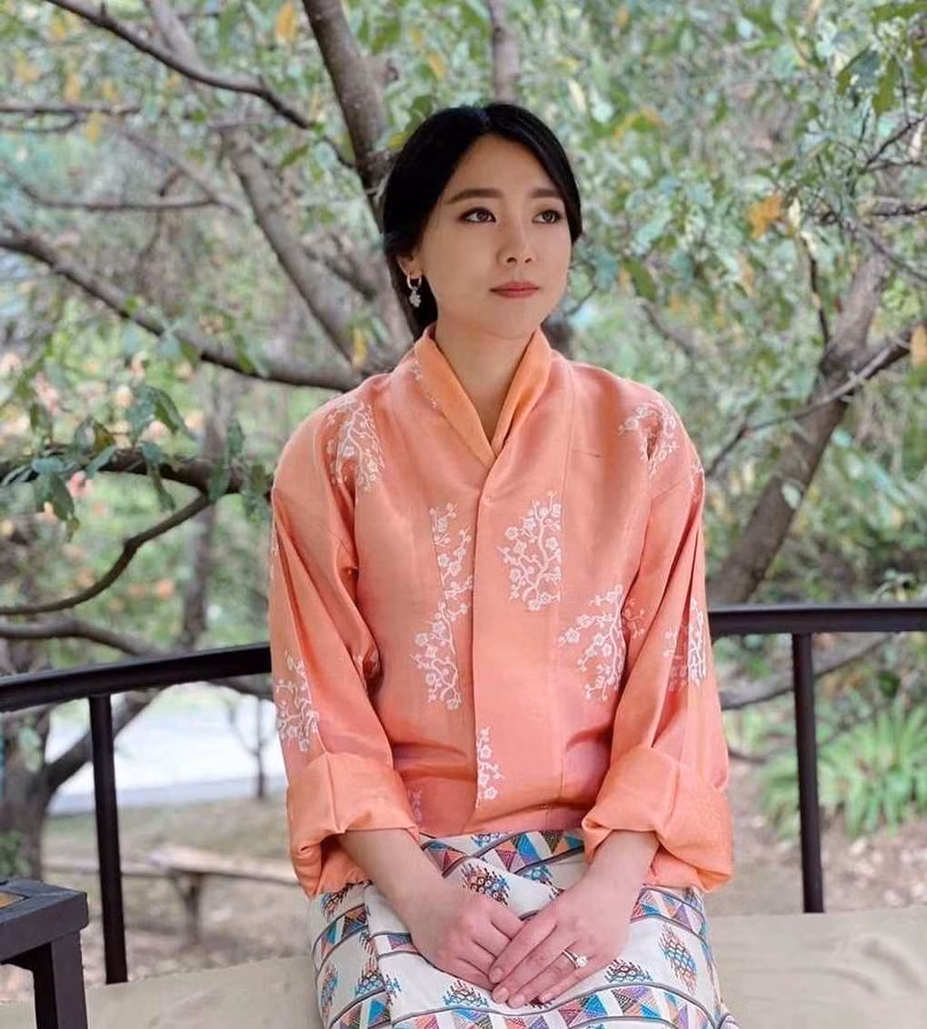 Công chúa Eeuphelma Choden Wangchuck (SN 1993) là em gái cùng cha khác mẹ của Quốc vương Bhutan - Jigme Khesar Namgyel Wangchuck.