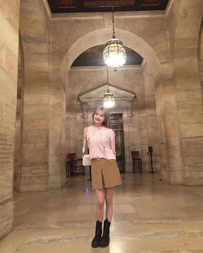 Không dừng lại ở việc giảm cân, hot girl Hàn Quốc còn nhờ cậy đến phẫu thuật thẩm mỹ để trở nên xinh đẹp hơn.