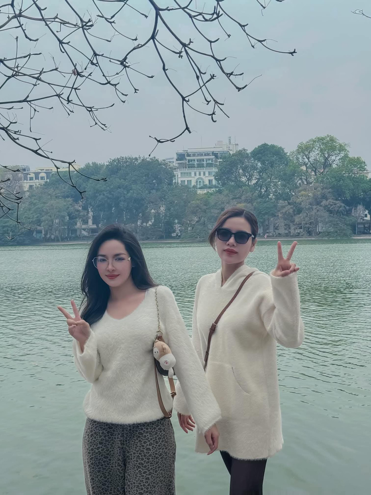 Trong chuyến dạo chơi Hà Nội những ngày đầu năm mới 2025, Thanh Quỳnh còn rủ thêm bạn bè.