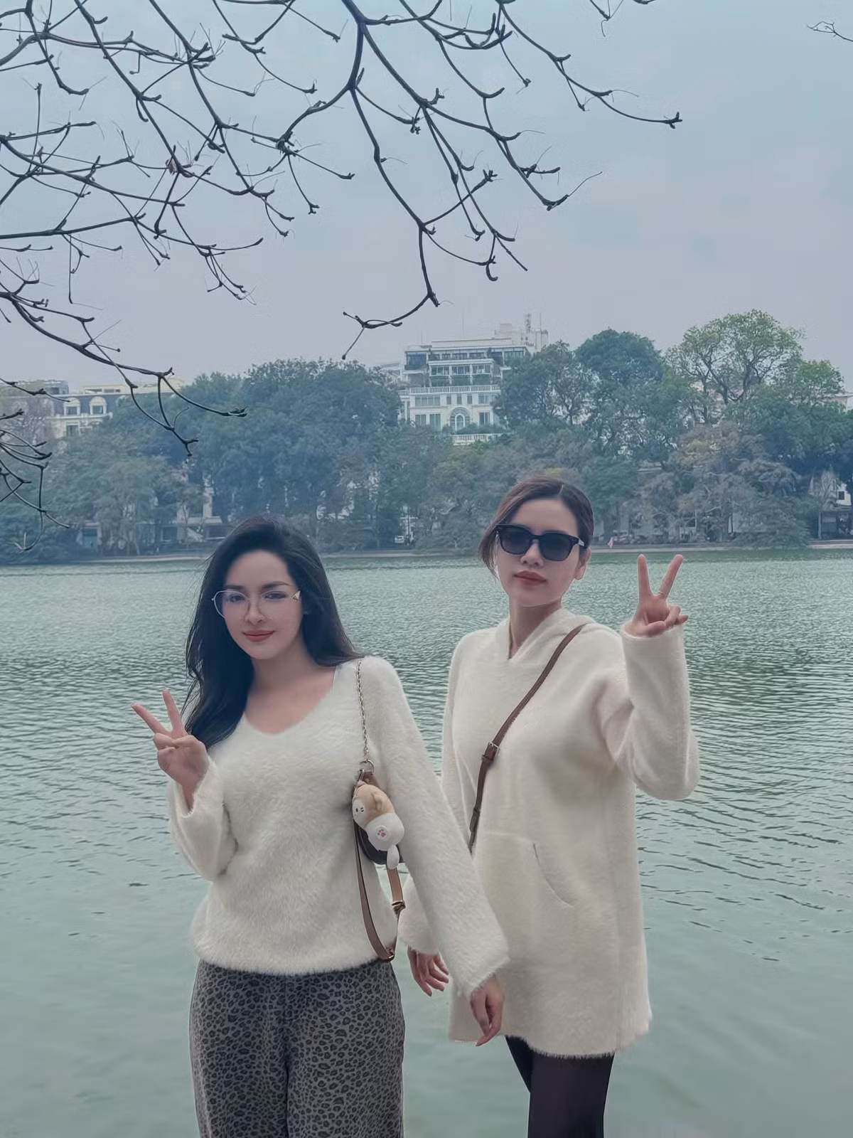 Trong chuyến dạo chơi Hà Nội những ngày đầu năm mới 2025, Thanh Quỳnh còn rủ thêm bạn bè.