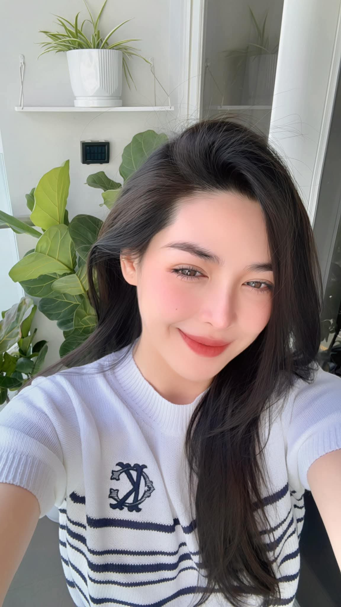 Sau 8 năm có "giao diện mới", cuộc sống hiện tại Vũ Thanh Quỳnh được biết đến như một hot girl có tiếng trong cộng đồng mạng, tham gia làm mẫu ảnh, kinh doanh…