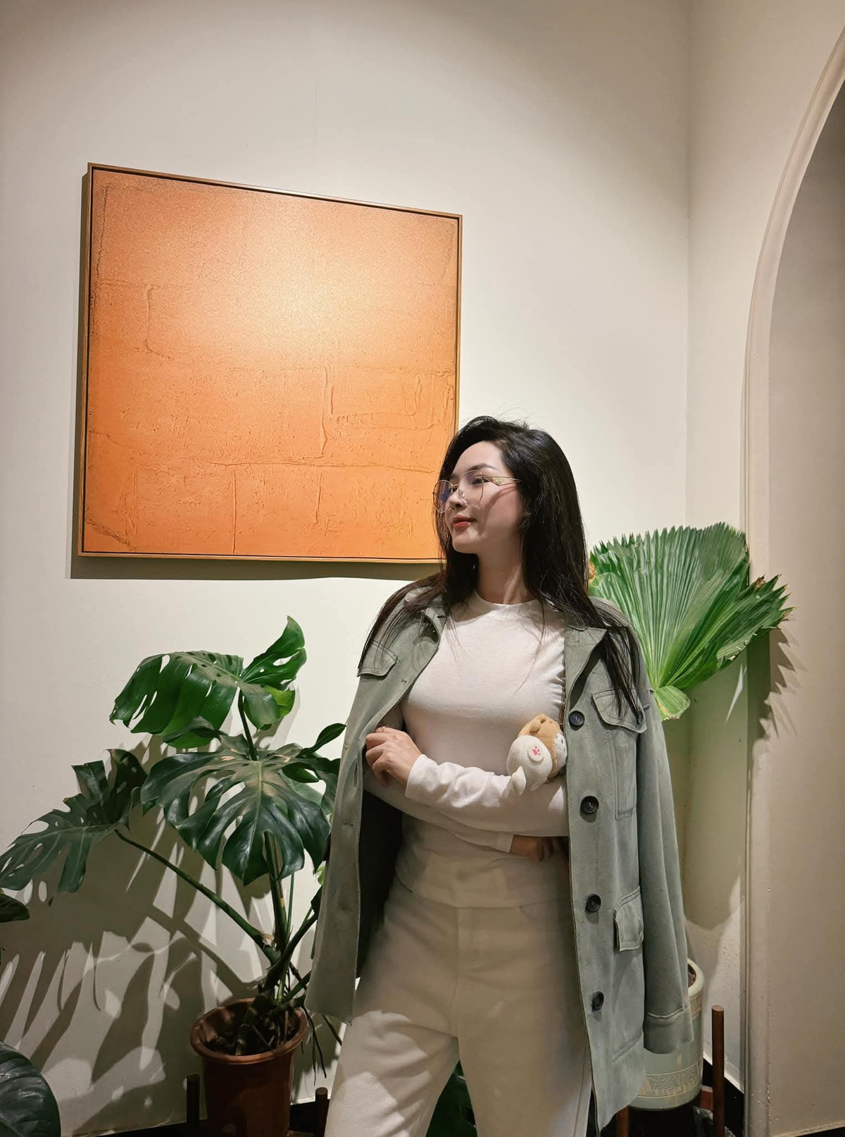 Dành cho những ai chưa biết, Vũ Thanh Quỳnh (sinh năm 1992) được biết đến là hot girl "lột xác" và đổi đời nhờ phẫu thuật thẩm mỹ.