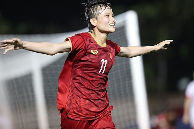 Để kiếm tiền trang trải cuộc sống, Thái Thị Thảo vẫn hay đăng bán các sản phẩm về giày thể thao, đồng hồ… trên trang cá nhân.