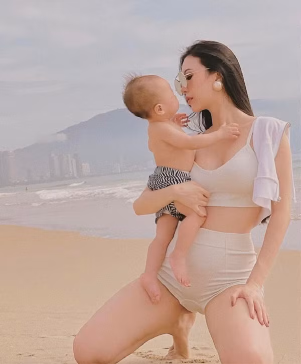 Vũ Ngọc Châm kết hôn vào tháng 12/2020. Chồng cô sinh năm 1988, là giám đốc một công ty về thiết bị điện ở Hà Nội.