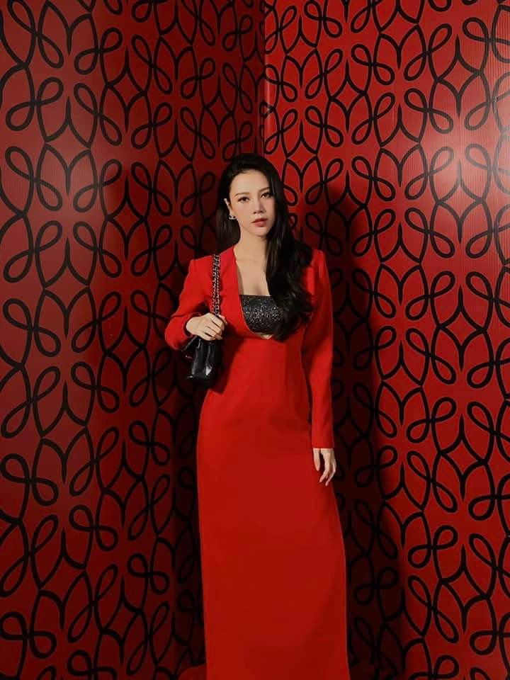 Cùng năm đó cô cũng trở nên hot khi đóng MV “Chắc ai đó sẽ về” của Sơn Tùng M-TP.