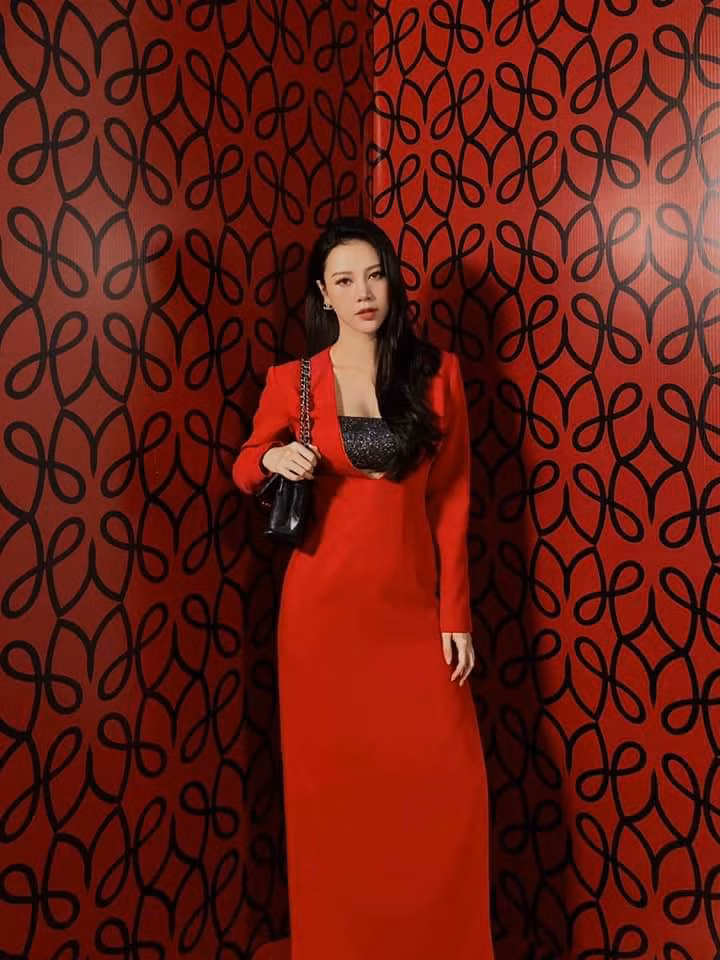 Cùng năm đó cô cũng trở nên hot khi đóng MV “Chắc ai đó sẽ về” của Sơn Tùng M-TP.