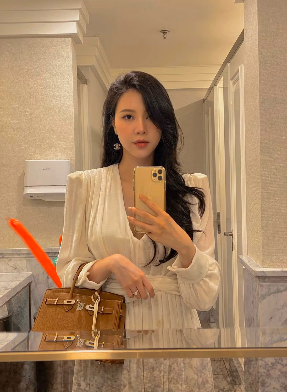 Năm 2018, Ngọc Châm là nữ chính của “Người ấy là ai” tập 9.