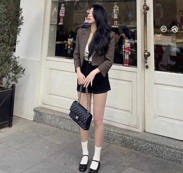 Ở Ngoài đời, Ngọc Châm có gu thời trang thanh lịch, thời thượng mà không kém phần quyến rũ.