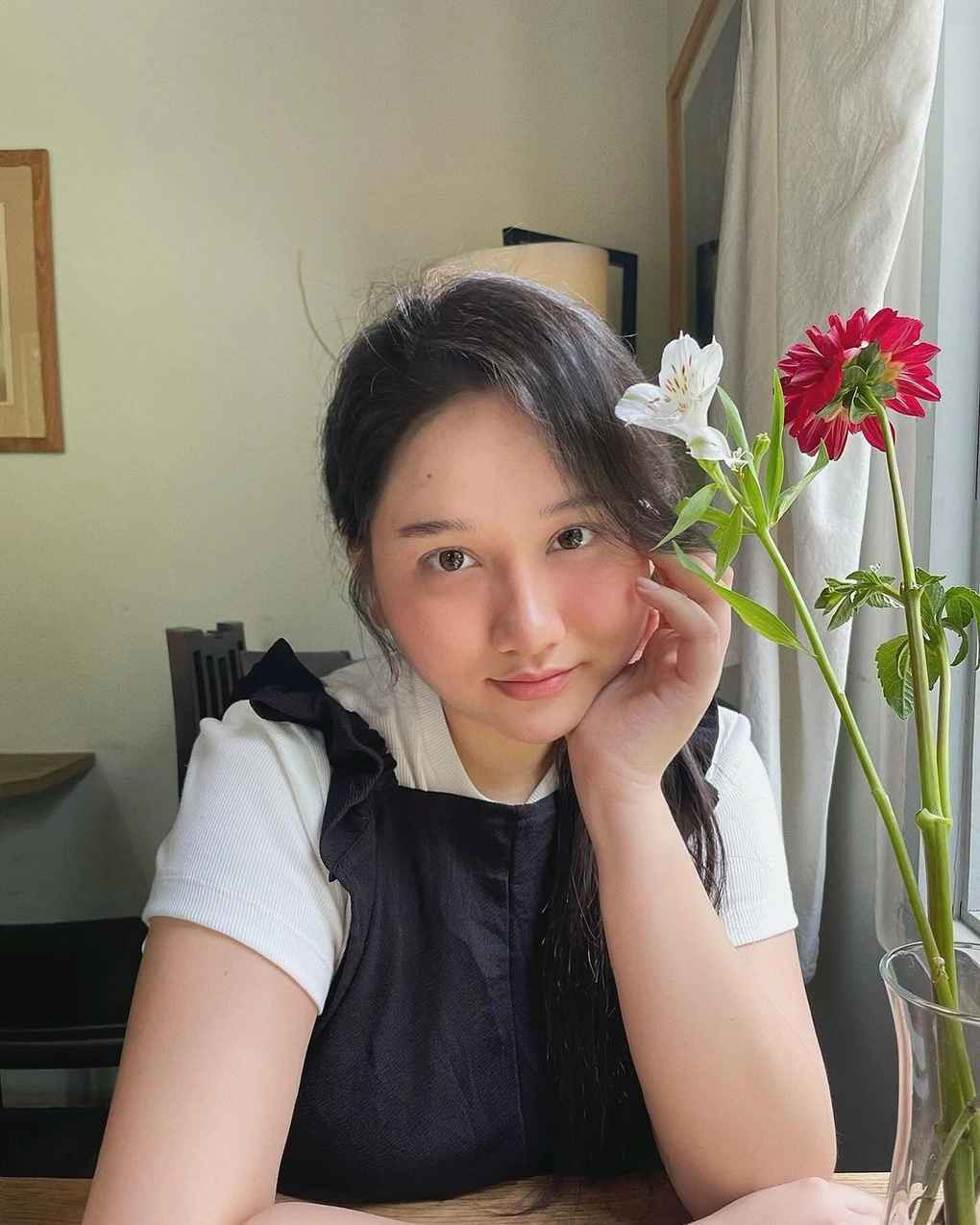 Trúc Anh thời gian qua ít tham gia hoạt động nghệ thuật. Cô kín tiếng đời tư, thi thoảng mới cập nhật hình ảnh đời thường đến khán giả.