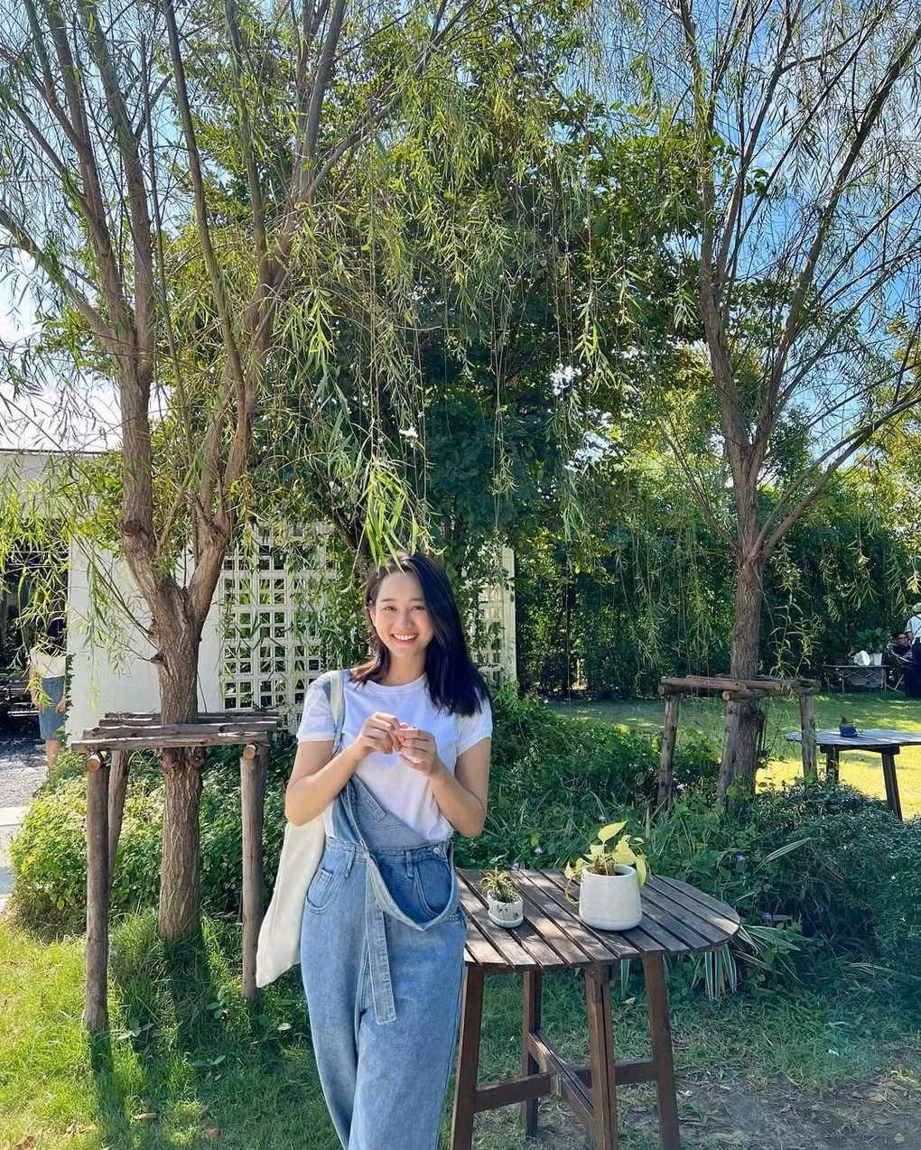 Trúc Anh hé lộ cô chọn cách giảm cân khoa học, tập thể dục, tập pilates, kết hợp ăn uống lành mạnh. Cô cũng không ngại công khai những vết rạn sau thời gian tăng cân.