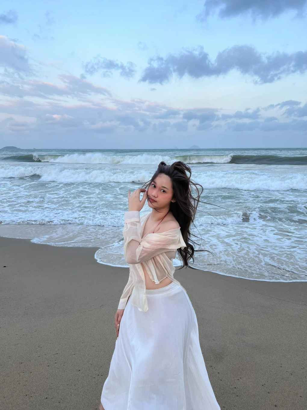 Qua những hình ảnh chia sẻ, có thể thấy nữ diễn viên tận hưởng cuộc sống bình yên, thường dành thời gian gặp gỡ bạn bè, đi du lịch.