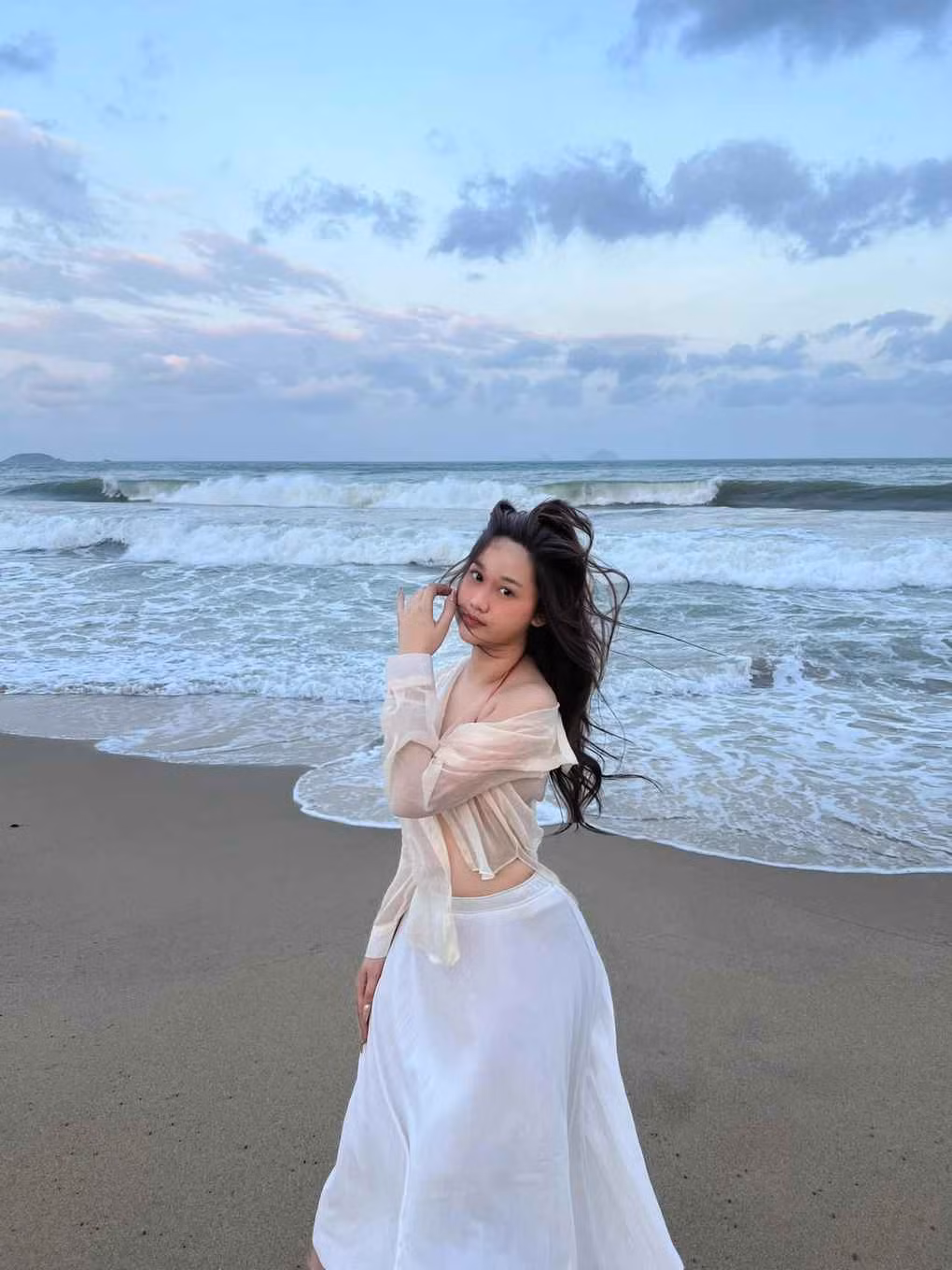 Qua những hình ảnh chia sẻ, có thể thấy nữ diễn viên tận hưởng cuộc sống bình yên, thường dành thời gian gặp gỡ bạn bè, đi du lịch.