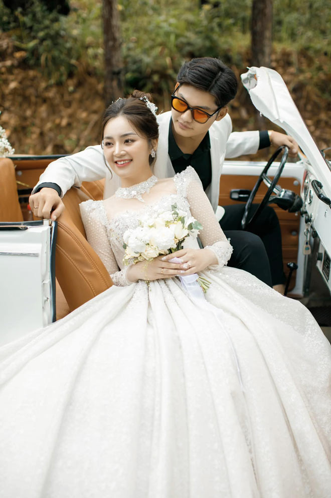 Đám cưới ngập vàng gây chú ý là của cặp đôi Huỳnh Như (23 tuổi, quê Cần Thơ) và Quốc Anh (quê Đồng Tháp).