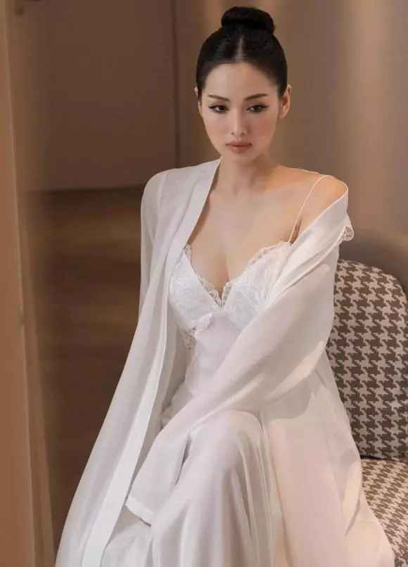 Thậm chí có người còn nhận không ra bởi trông vợ doanh nhân Chu Ngọc Thành khác quá. Đáp lại sự quan tâm, Tâm Tít đã trực tiếp trả lời từng comment.