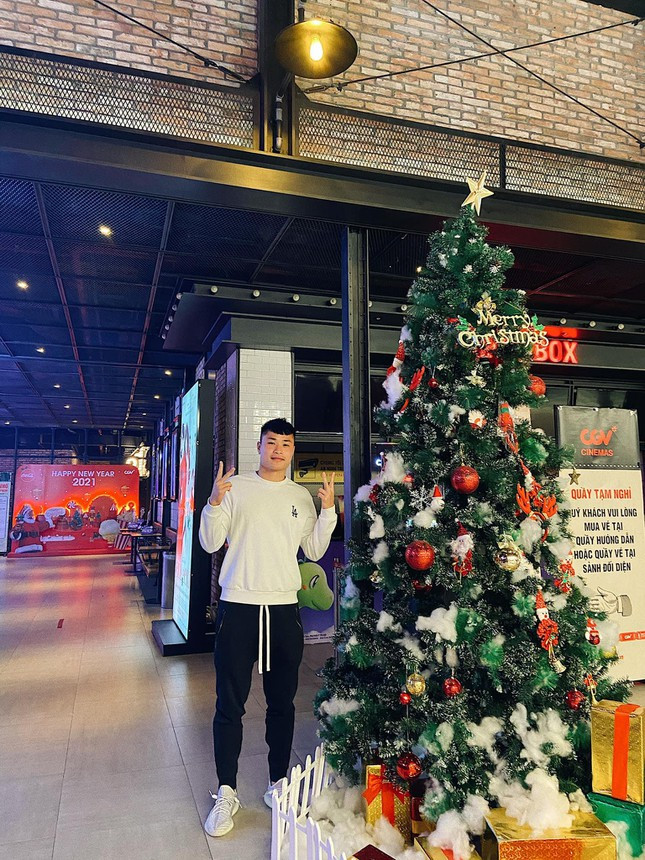 Đặng Văn Tới có chiều cao tốt 1m78, sở hữu tinh thần thi đấu máu lửa và có thể đá nhiều vị trí ở hàng hậu vệ. Nam cầu thủ người Thái Bình trở thành niềm hy vọng của thầy Park trong đội hình U22 Việt Nam cũng như đội tuyển Việt Nam.