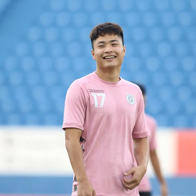 Trước đó vào tháng 5, Đặng Văn Tới từng được HLV Park Hang Seo "chọn mặt gửi vàng" trao băng đội trưởng khi tập trung đội tuyển U22 Việt Nam.