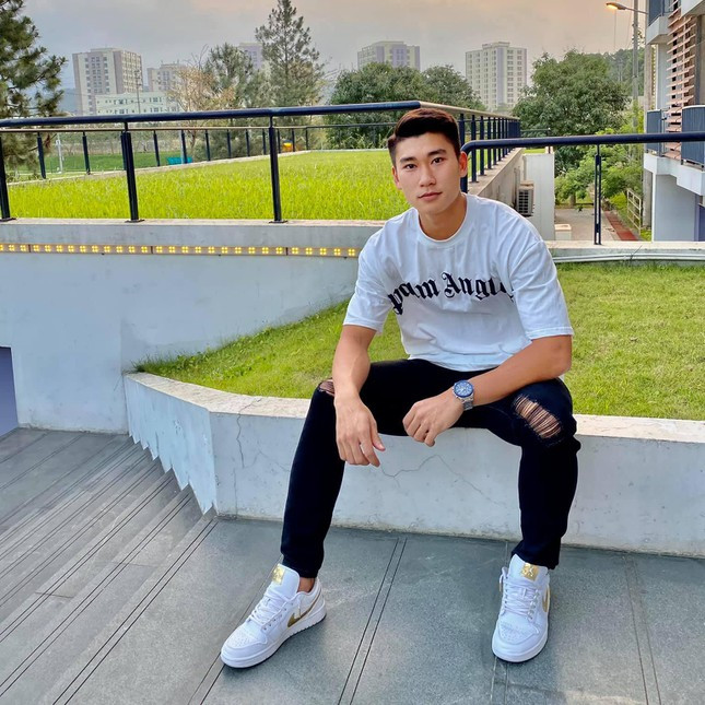 Với khả năng chạy chỗ thông minh và dứt điểm một chạm cực tốt của mình, Nhâm Mạnh Dũng sẽ là phương án tấn công bất ngờ trong hàng tiền đạo đội tuyển Việt Nam thời gian tới.