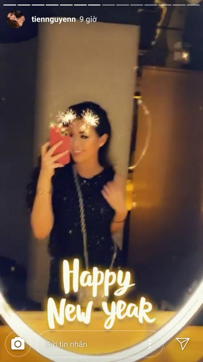 Trên trang cá nhân, tiểu thư hội Rich Kid Việt khoe nhiều ảnh lên đồ cầu kỳ và tạo dáng bên hội bạn thân.