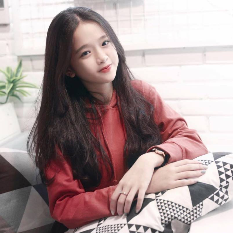 Linh Ka (tên thật Chu Diệu Linh) - cô nàng hot girl sinh năm 2002 nổi tiếng của giới trẻ Hà Thành.