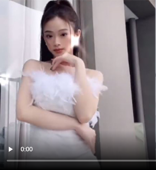 Mới đây nhất, hot teen Hà thành - Linh Ka "đốt mắt" dân tình bằng clip thể hiện vũ đạo vô cùng quyến rũ.