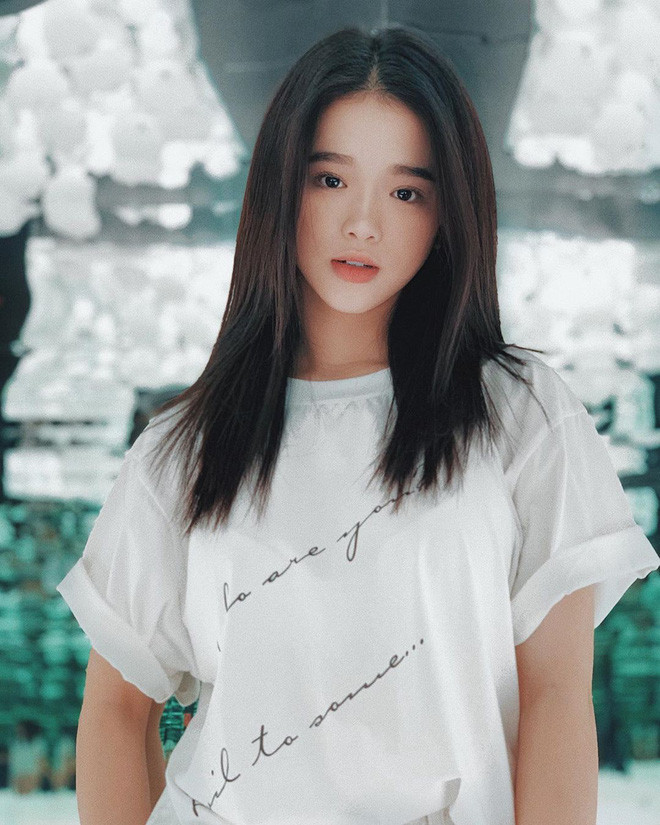 Mặc dù còn trẻ song Linh Ka đã sớm sở hữu một lượng fan lớn lên đến con số hàng triệu, nhất cử nhất động của Linh Ka đều được cư dân mạng quan tâm và chú ý.