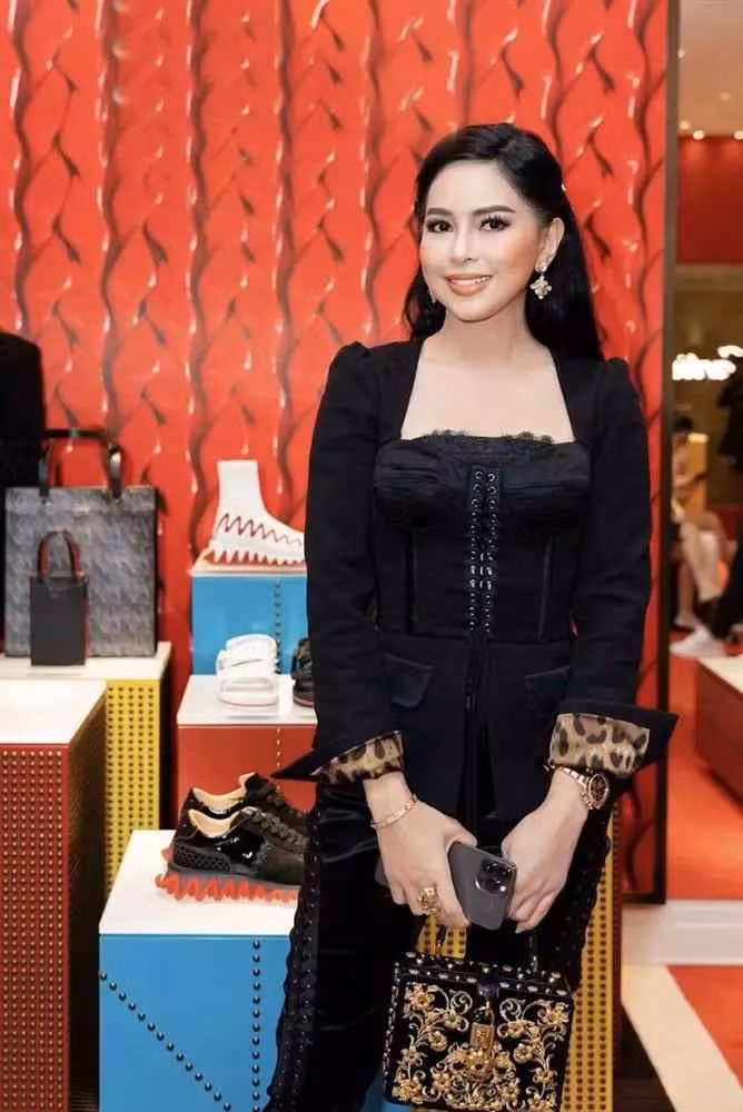 Đây cũng là lần đầu tiên rich kid đình đám Sài thành đi dự show cùng mẹ với tư cách khách mời.