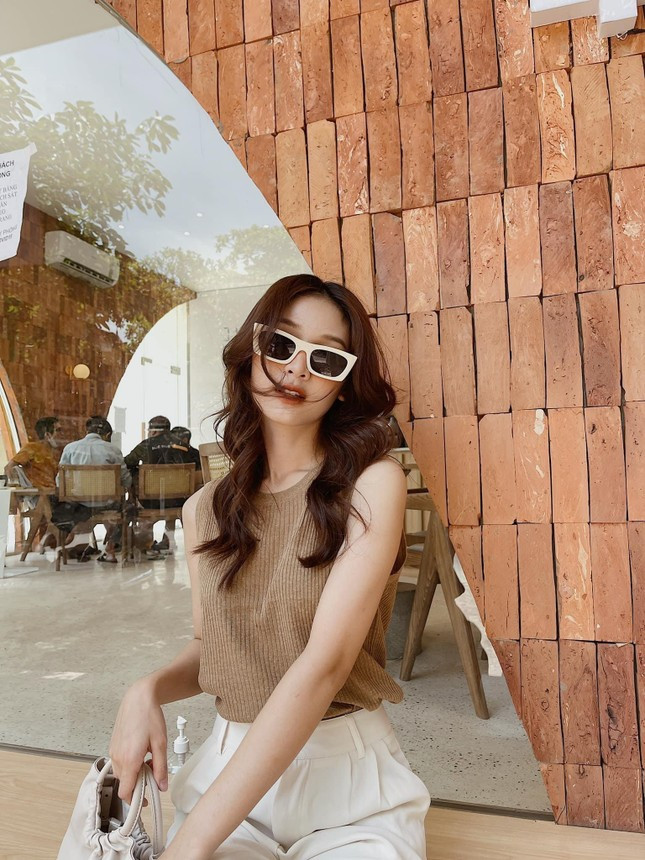 Đối với Hà Thương không nên coi việc nhận được tình cảm của những người xa lạ từ cộng đồng mạng là điều phiền phức.