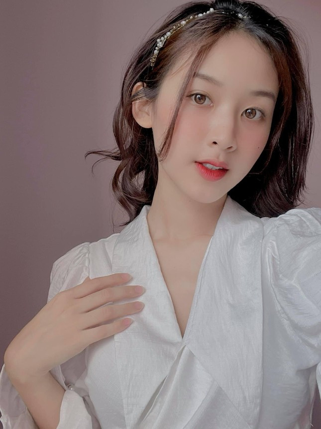 Phần lớn cộng đồng mạng đều mê mẩn trước vẻ đẹp “gieo thương nhớ” của hot girl xứ Nghệ.