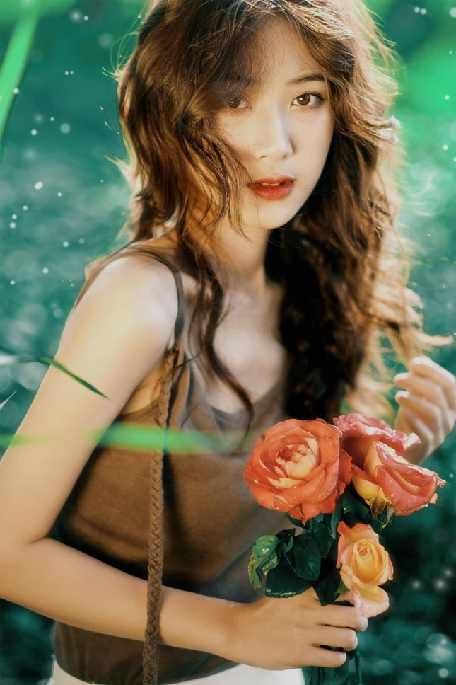 Hot girl Gen Z chia sẻ: "Ban đầu mình chỉ quay video đăng lên Tiktok để giải trí cùng bạn bè và thỏa mãn niềm đam mê tấu hài của mình nhưng không nghĩ lại được mọi người quan tâm".