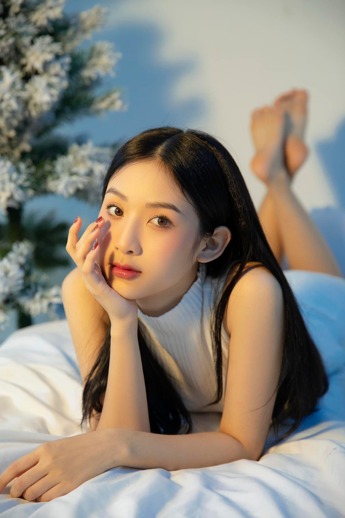 Hà Thương cho biết mạng xã hội như sợi dây kết nối, giúp cô bén duyên với nghề mẫu ảnh ngay từ đầu năm hai đại học.