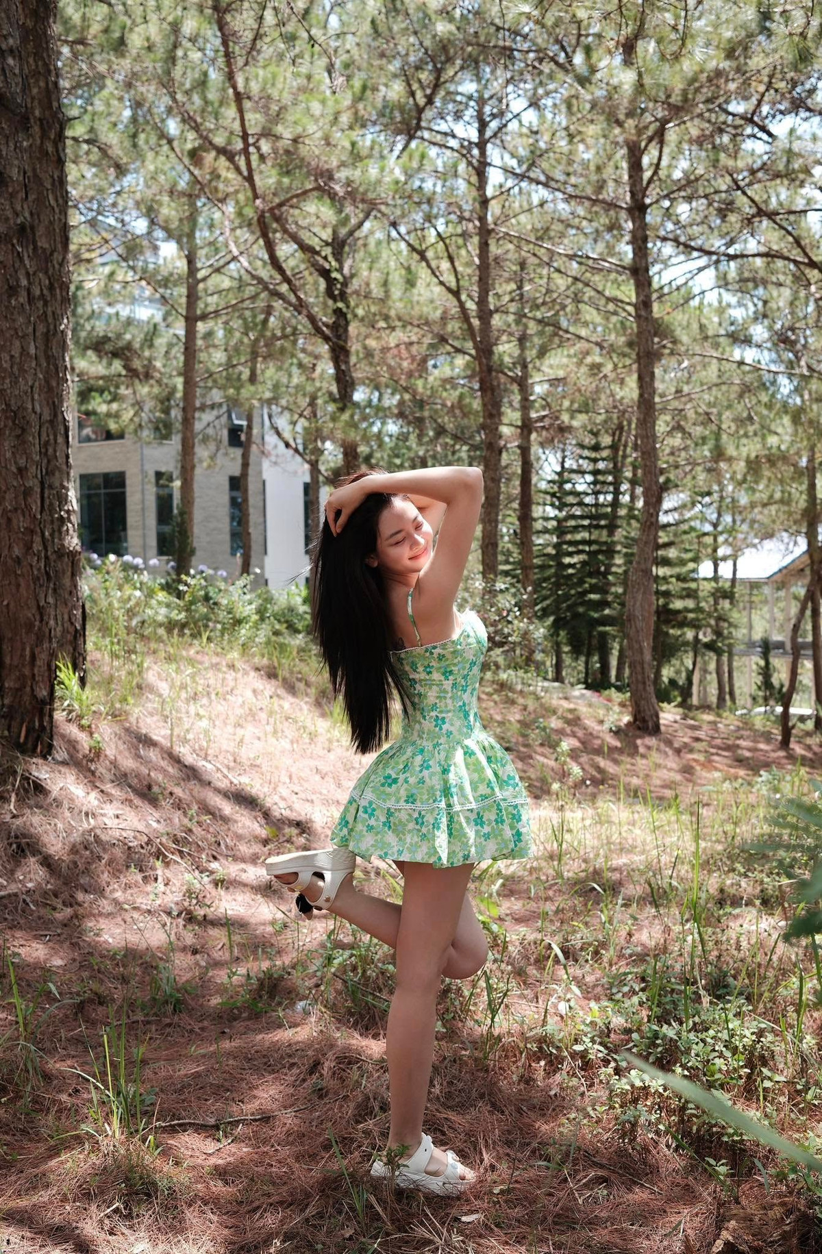 Thùy Anh được đánh giá là một trong những gương mặt tiềm năng của điện ảnh Việt. Cô đóng phim từ nhỏ và nổi tiếng sau vai chính của Đập cánh giữa không trung.