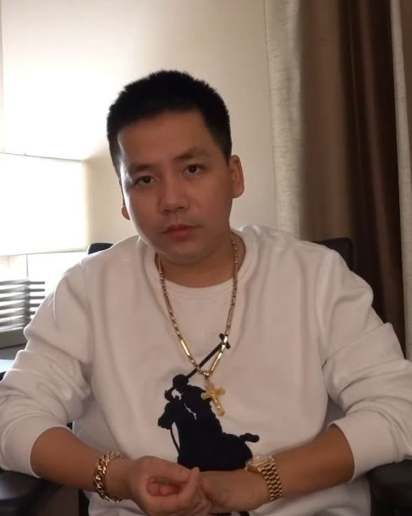 Thời gian qua, Khoa Pug gần như “biến mất” trên mạng xã hội, cả tuần anh chàng mới đăng một clip, tần suất đăng tải clip ngày càng ít khiến không ít netizen cảm thấy thắc mắc, liệu anh chàng có gặp vấn đề gì hay không.