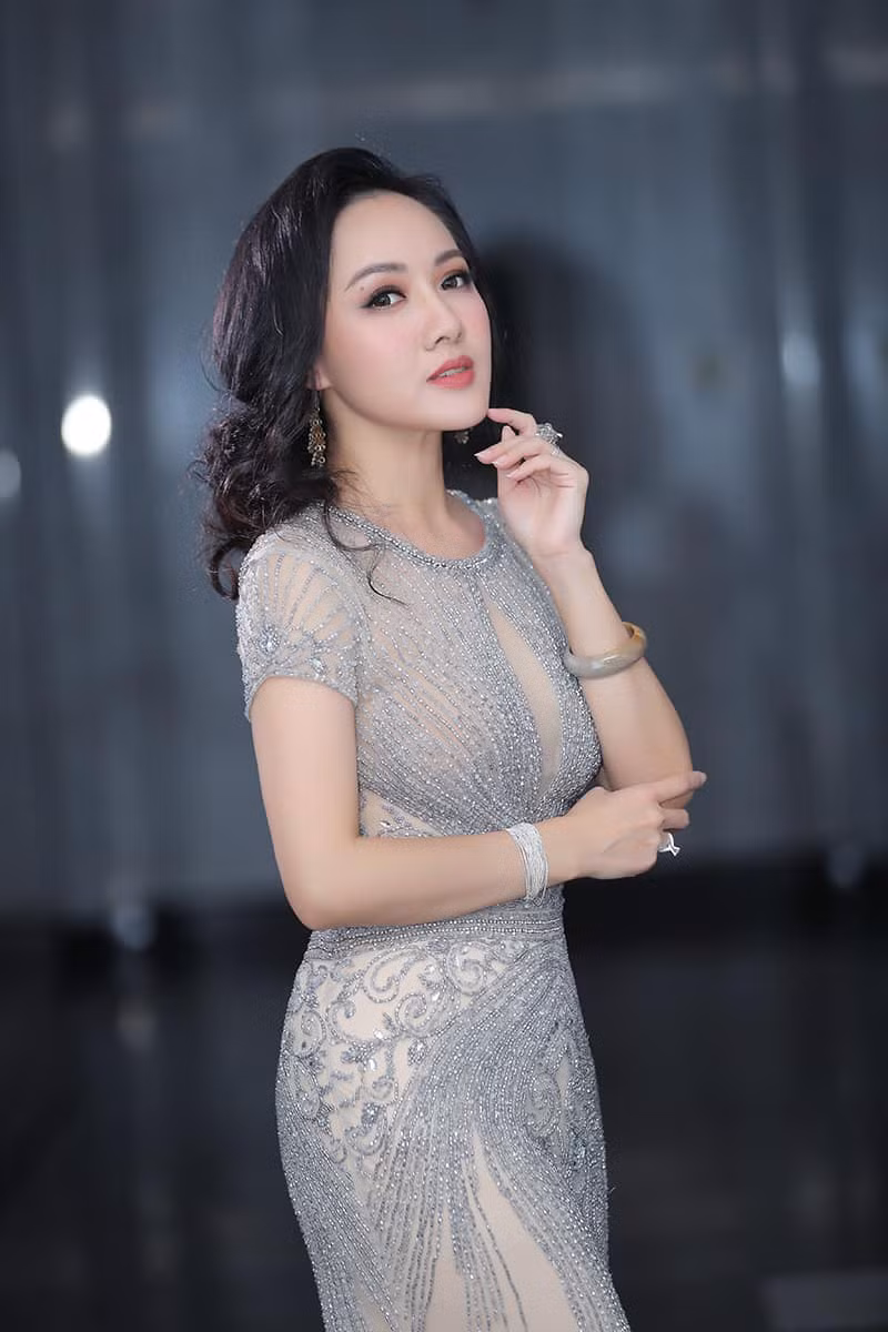 Bởi lẽ kể từ khi lên sóng từ năm 2008 đến nay, nữ BTV VTV Hoài Anh đã nhận được rất nhiều yêu mến vì lối dẫn tình cảm, ấm áp, gương mặt xinh đẹp và tác phong thanh lịch.