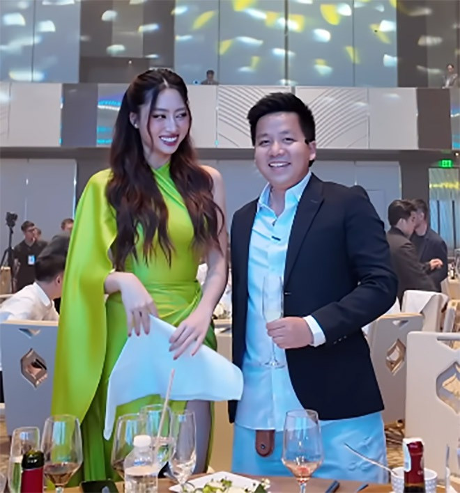 Trong sự kiện, Khoa Pug gặp Hoa hậu Lương Thùy Linh và anh cảm thấy rất vinh dự về điều này. Hot YouTuber ngỏ ý muốn đọ chiều cao cùng với nàng Hậu.