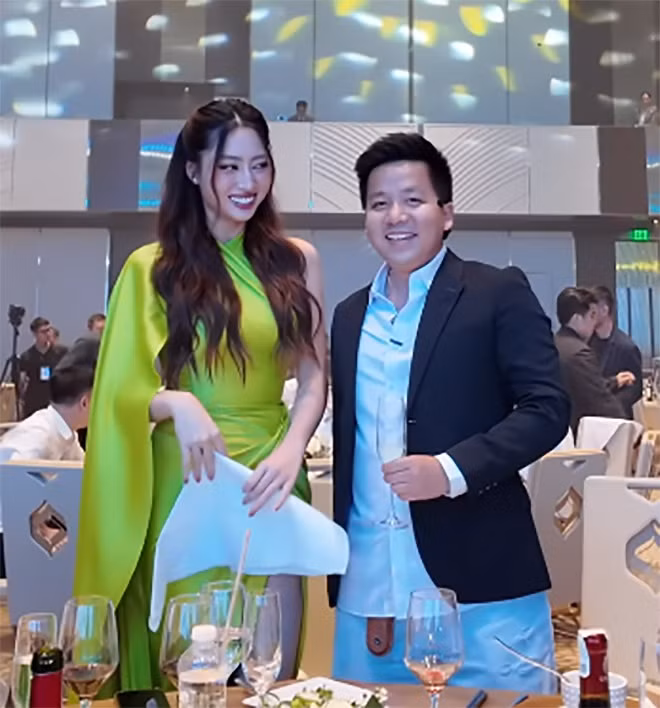 Trong sự kiện, Khoa Pug gặp Hoa hậu Lương Thùy Linh và anh cảm thấy rất vinh dự về điều này. Hot YouTuber ngỏ ý muốn đọ chiều cao cùng với nàng Hậu.