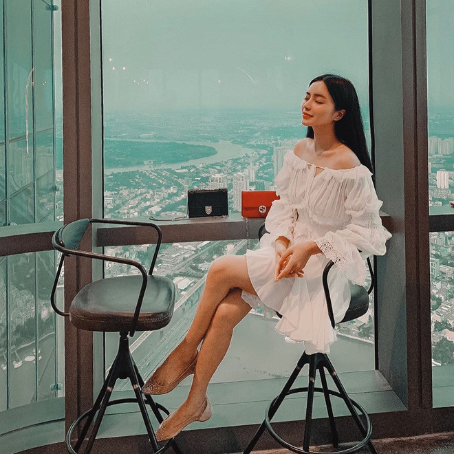 Các món đồ như đồng hồ Rolex, túi Chanel... đồ hiệu đắt đỏ cỡ nào thì "dân chơi" Trang Anna sắm sửa trong tủ đồ của mình.