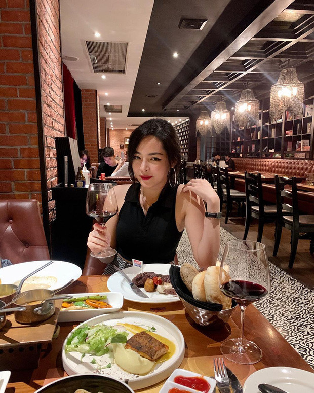 Những bức ảnh Thanh Quỳnh tận hưởng bữa sáng ở resort sang chảnh hay nhà hàng đắt đỏ khiến người ta không khỏi xuýt xoa ghen tỵ.