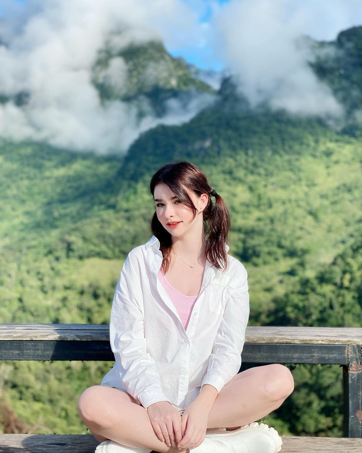 Jessie Vard hiện là người mẫu nội y nổi tiếng ở Thái Lan và châu Á nhờ nét lai Tây nổi bật và thân hình nóng bỏng.