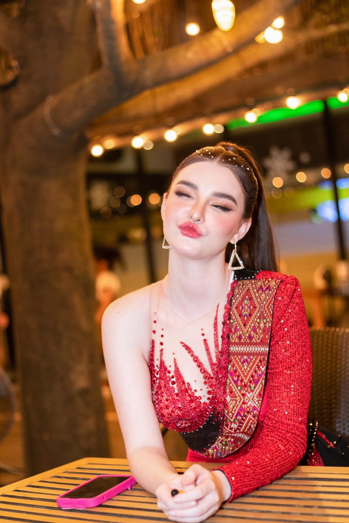 Hiện tại Jessie Vard đang là người mẫu đang khá nổi tiếng và đắt show tại Thái Lan.