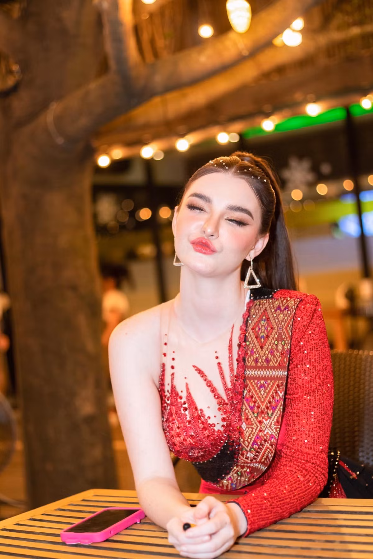 Hiện tại Jessie Vard đang là người mẫu đang khá nổi tiếng và đắt show tại Thái Lan.