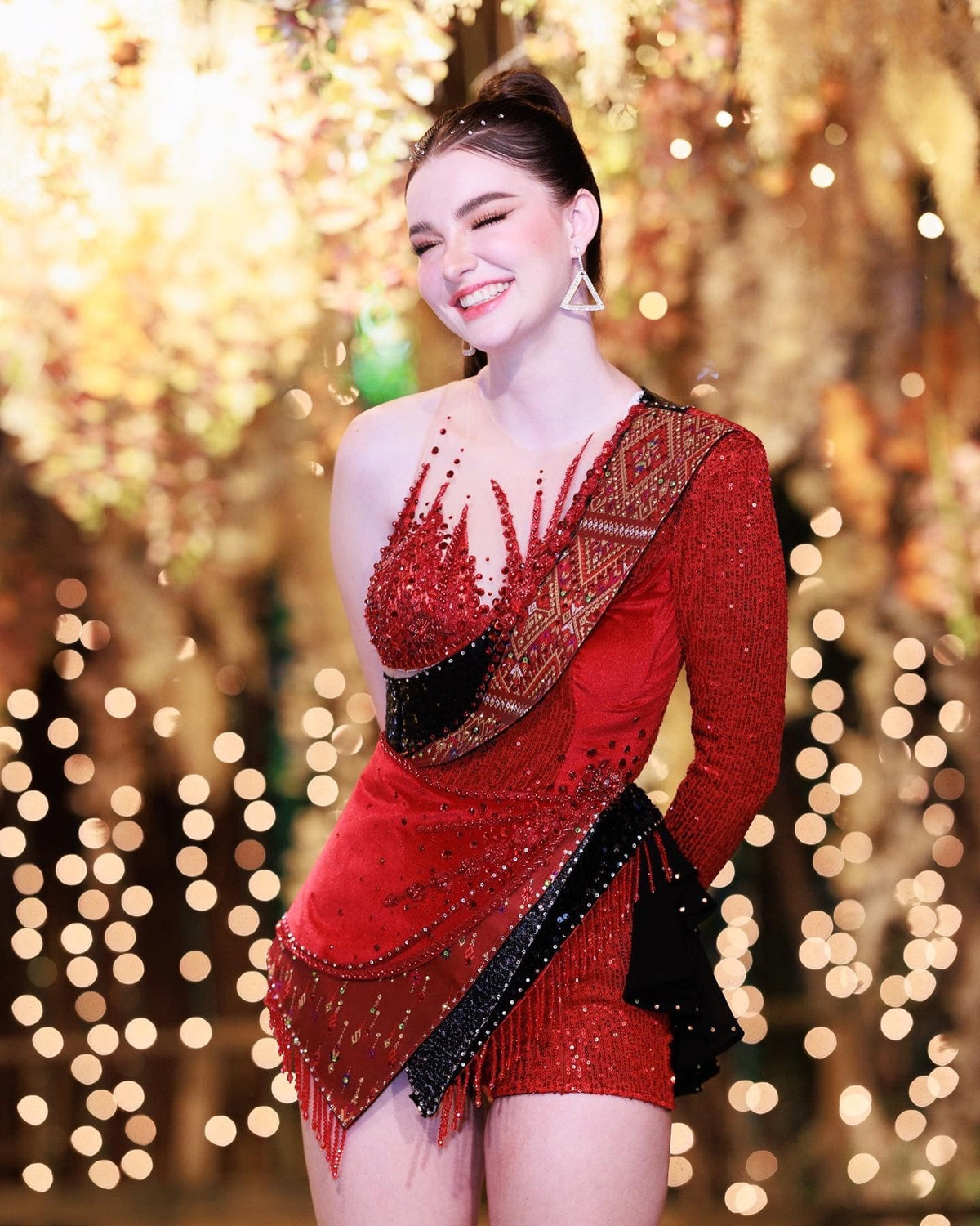 Sau hàng loạt thị phi về chuyện công khai phẫu thuật thẩm mỹ, yêu người đồng tính, vướng vòng lao lý vì ăn mặc thiếu vải mời gọi cá độ bóng đá, Jessie Vard thay đổi ngoạn mục về phong cách.