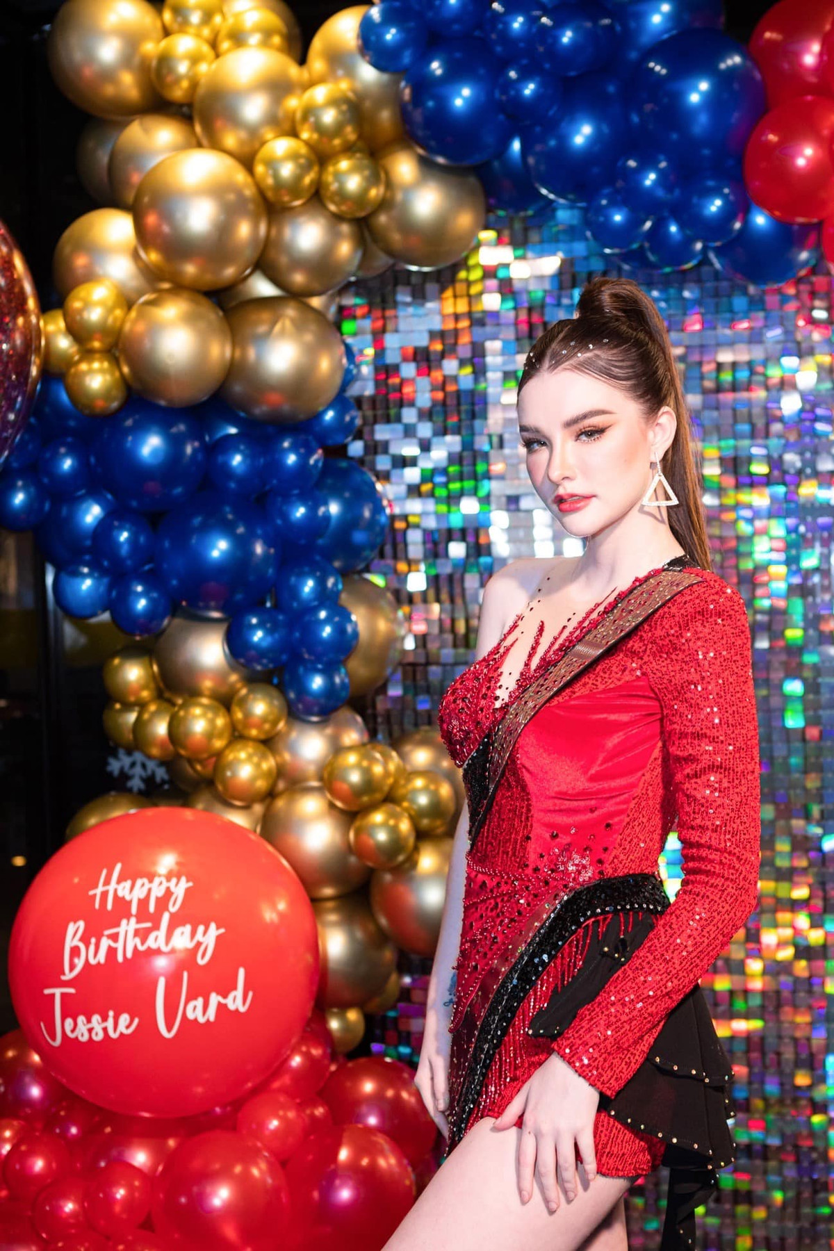 Gái xinh này còn có phần nổi loạn khi xăm hình. Jessie Vard không ngại chia sẻ hình ảnh về cuộc sống đời thường tràn ngập màu sắc của mình.